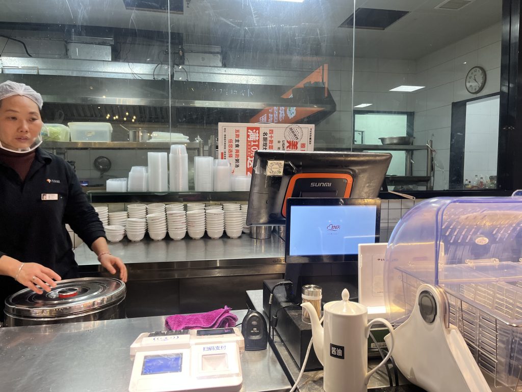 传统超市转型新范本：湖北雅斯超市“超市+餐饮”闯出逆势扩张路