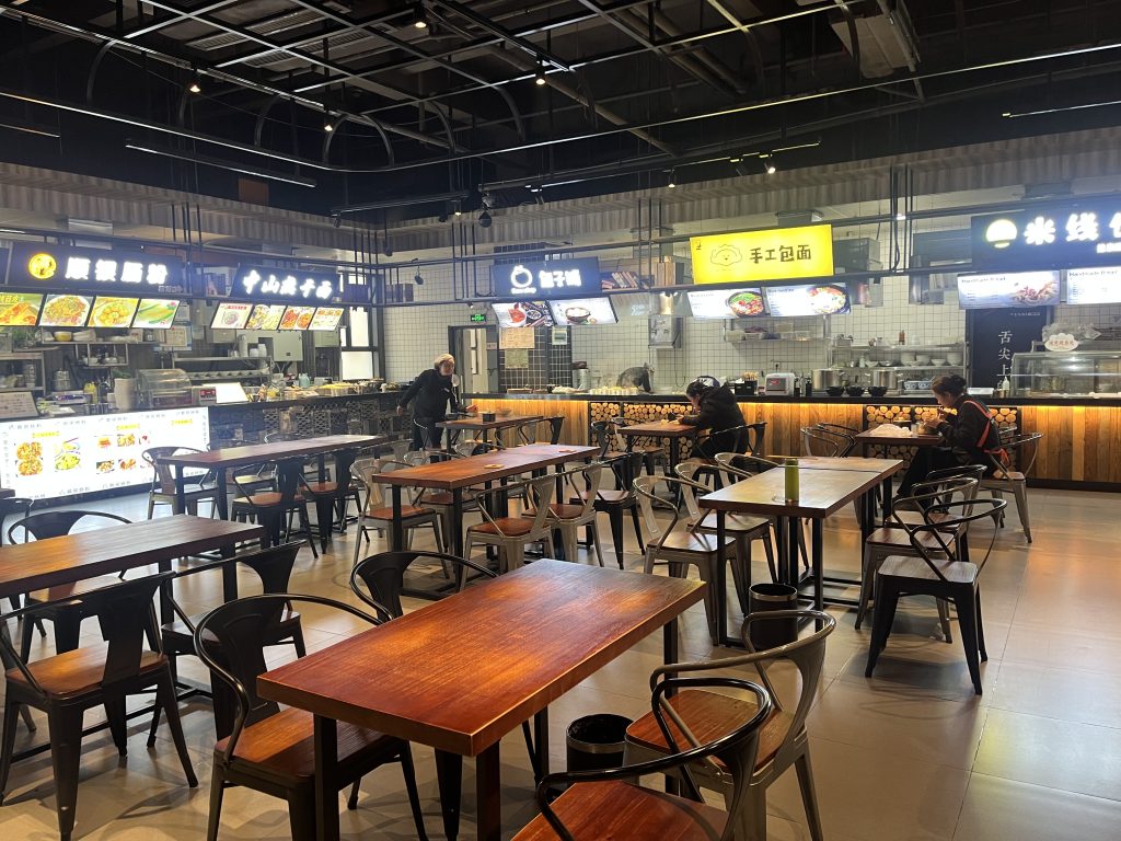 传统超市转型新范本：湖北雅斯超市“超市+餐饮”闯出逆势扩张路