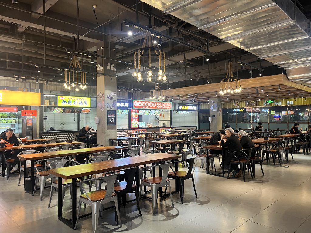 传统超市转型新范本：湖北雅斯超市“超市+餐饮”闯出逆势扩张路